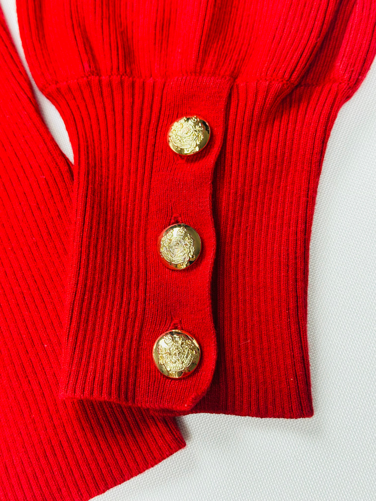 Lauren Ralph Lauren Women’s M Red Ribbed Puff Sleeve Sweater Gold Crest Buttons